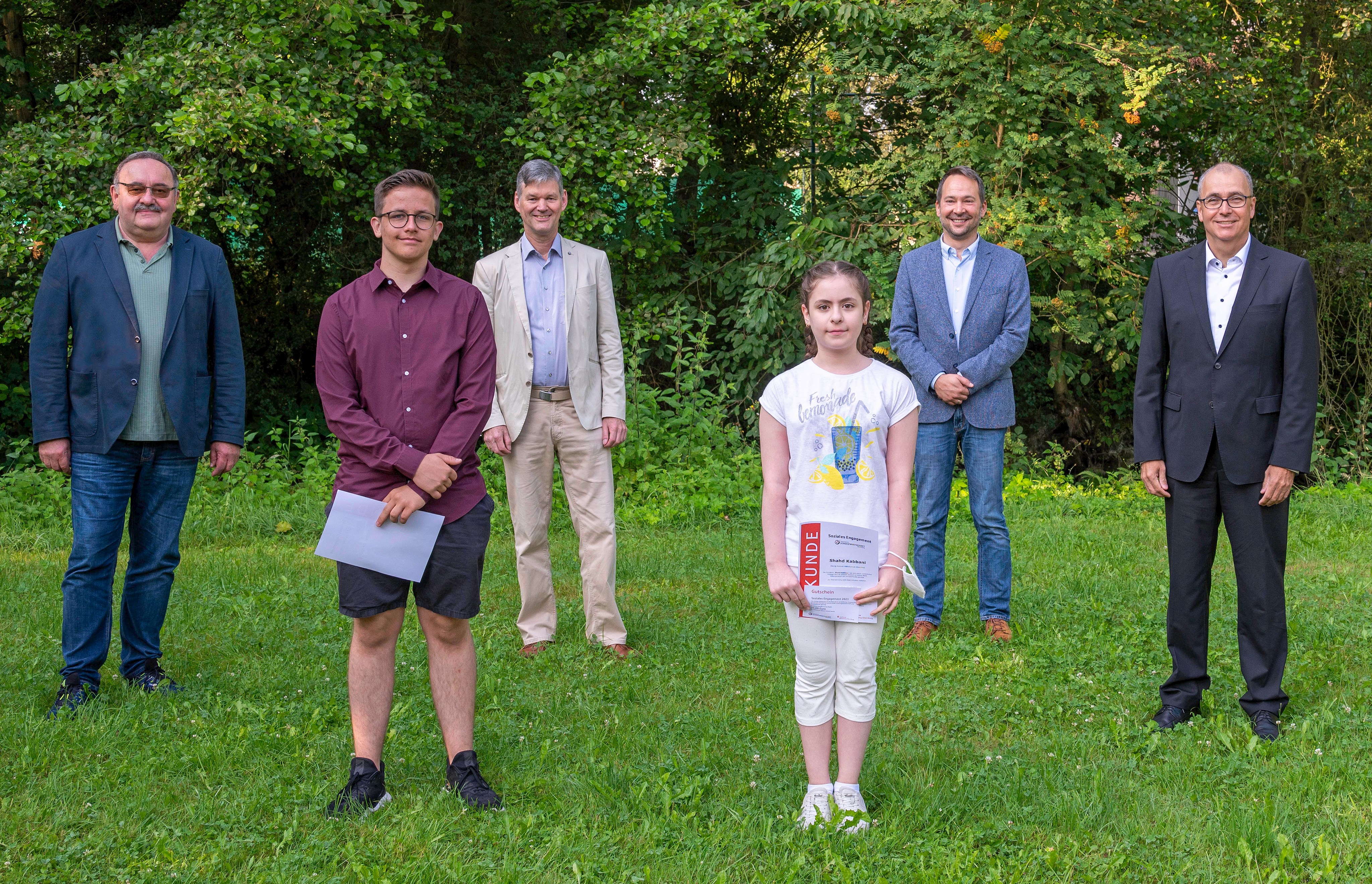 Neben Pascal Berger und Shahd Kabbani wurden folgende Schülerinnen und Schüler geehrt: Niklas Damm und Marco Lillmann (beide Amorbach), Bastian Ginkel und Anastasya Schönborn (beide Bürgstadt), Markos Pontikis (Erlenbach), Philipp Glock und Livia Birkholz (beide Faulbach), Samuel Fries und Nils Gloos (beide Kleinheubach), Efsa Seren (Kleinwallstadt), Alina Wohlfeil und Annika Wohlfeil (beide Leidersbach), Lukas Wenzel (Obernburg) sowie Marius Wolafka und Elias Wahl (beide Wörth).