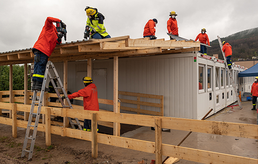 Das THW Obernburg hat am Miltenberger Impfzentrum zahlreiche Arbeitsstunden in das Stellen der Container und die Anbringung einer Überdachung investiert.