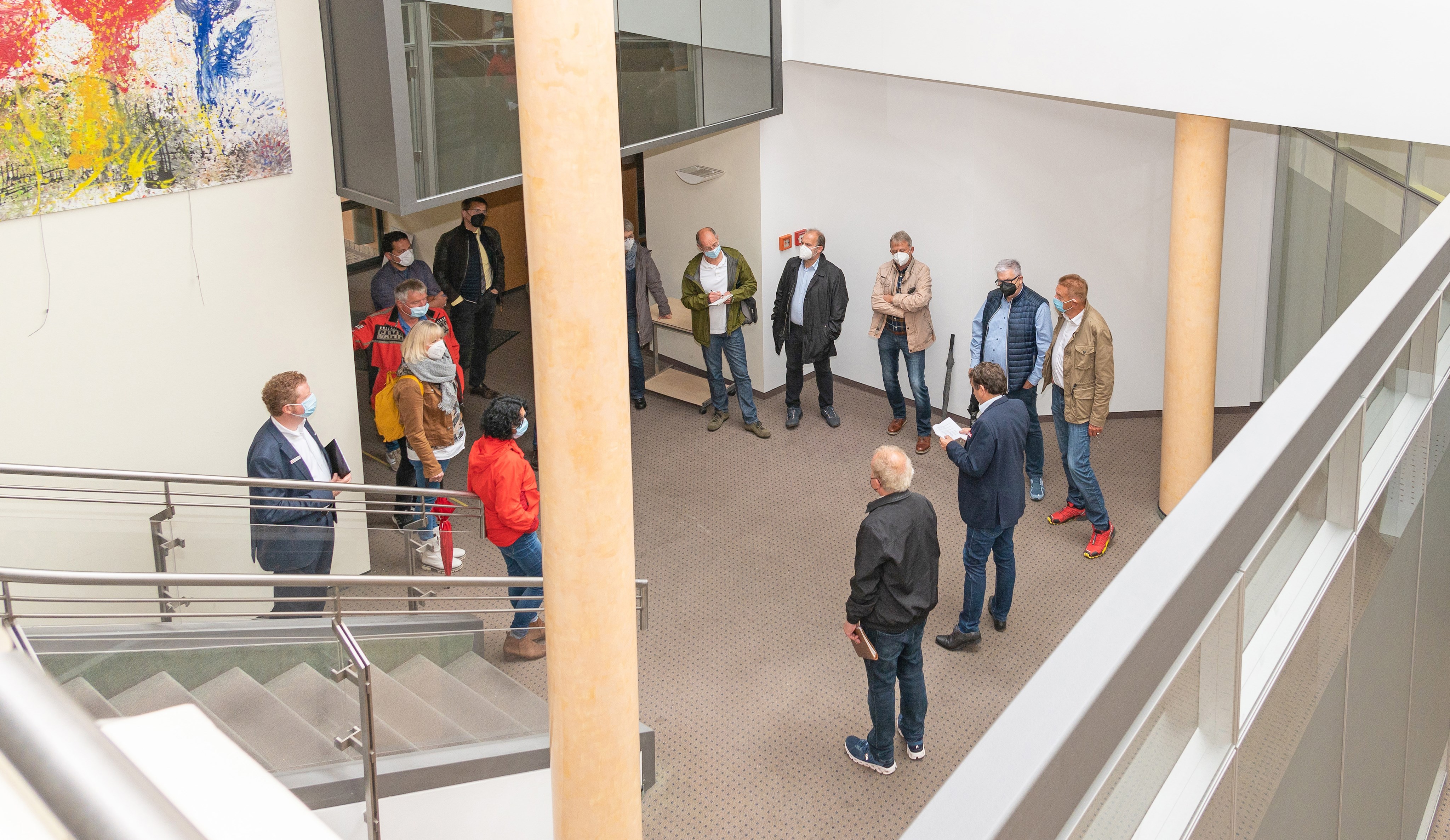 Hier, im Erdgeschoss der Sparkasse Obernburg sollen künftig ein Empfangstresen sowie die Zulassungsstelle und Führerscheinstelle untergebracht werden. Von den Sparkassenräumen ist der Landratsamtsbereich durch eine Wand getrennt.